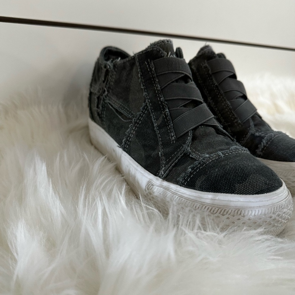 Blowfish Gray Camo raised heel sneakers
